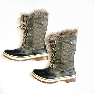 Sorel Tofino II Winter Snow Boots Green Black Fur Trim Women’s 6